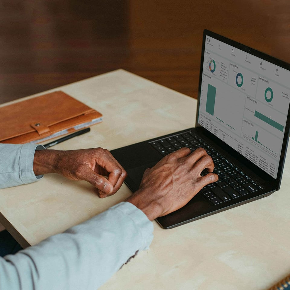 1_1_Custom hyväksynnän työnkulut_Featured_1080x1080_lowres